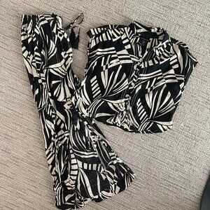 Tahari Linen Black/White Set.   Flowy Wide leg Pant + Matching Top: Med